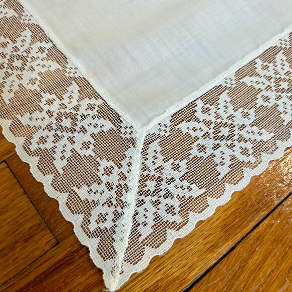 Vintage White Lace Square Tablecloth Floral Design 43" x 43 - Picture 3 of 9